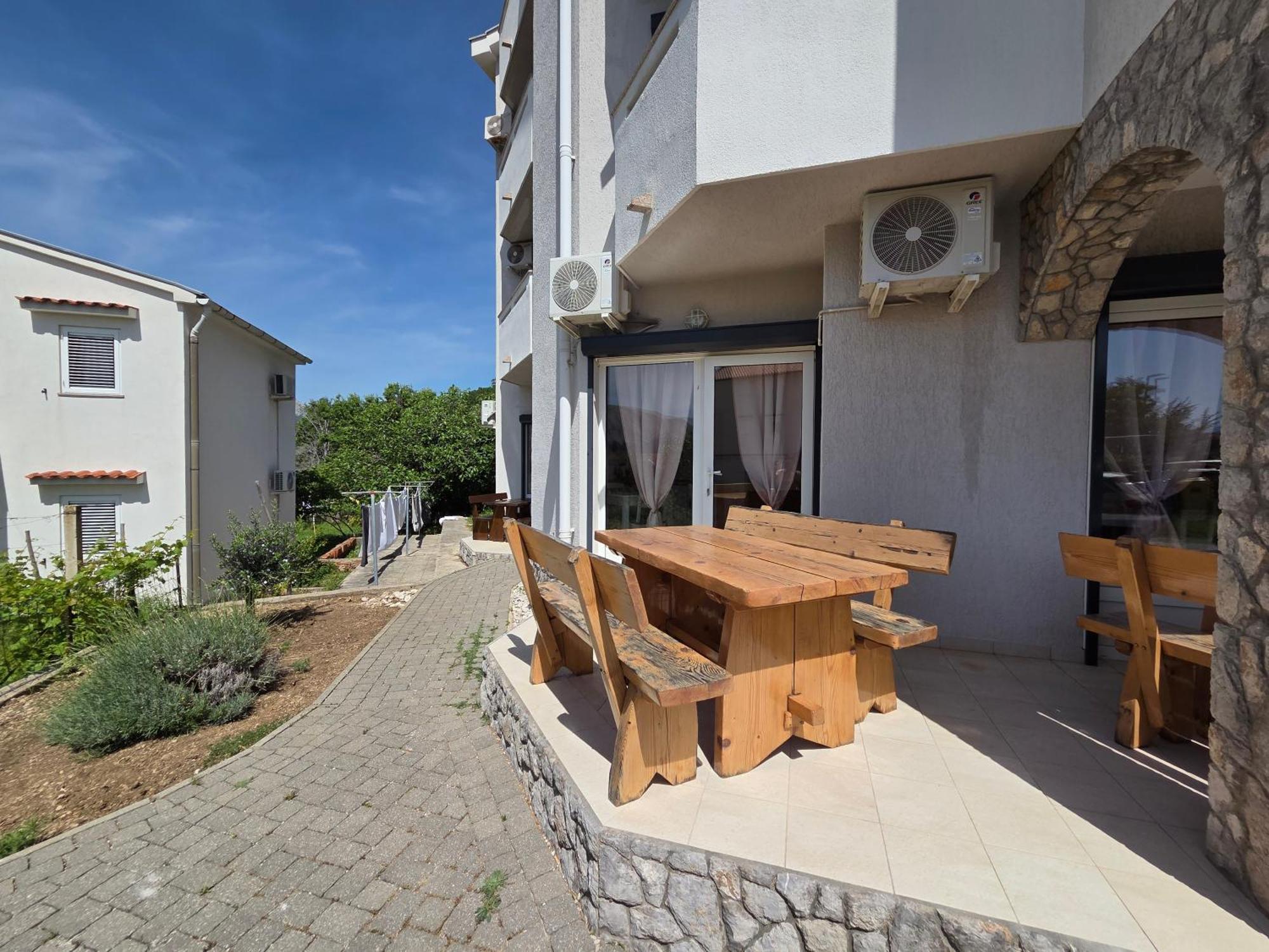 Apartments Leticia I Baška Extérieur photo